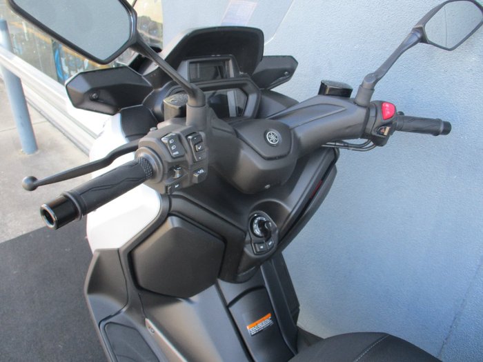 2025 Yamaha XMAX 300 V2 (CZD300A2) SILVER/GREY