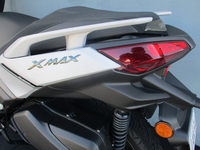 2025 Yamaha XMAX 300 V2 (CZD300A2) SILVER/GREY