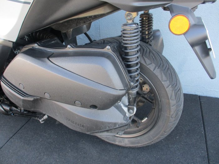 2025 Yamaha XMAX 300 V2 (CZD300A2) SILVER/GREY