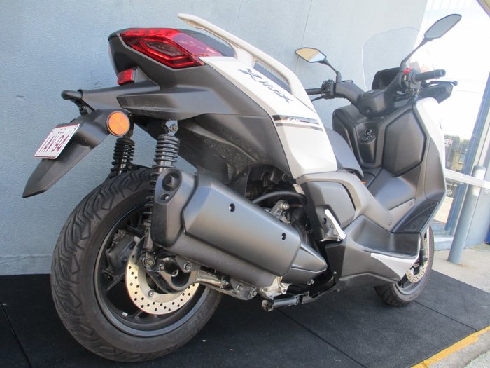 2025 Yamaha XMAX 300 V2 (CZD300A2) SILVER/GREY