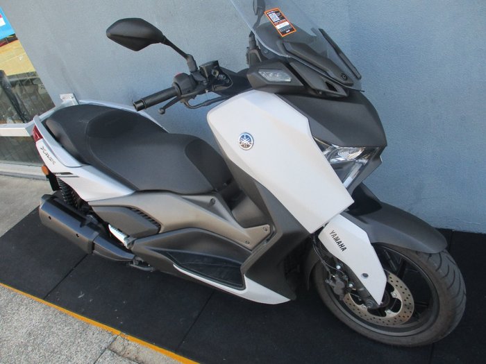 2025 Yamaha XMAX 300 V2 (CZD300A2) SILVER/GREY