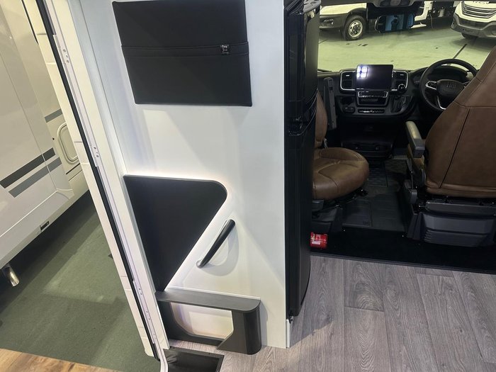 2025 Avida Birdsville Lx