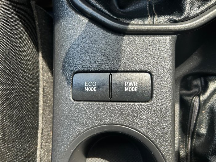 2016 Toyota Hilux Workmate GUN122R 4x2 Glacier White