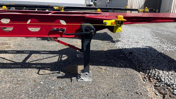2014 Vawdrey 40' Skeletal Trailer Red
