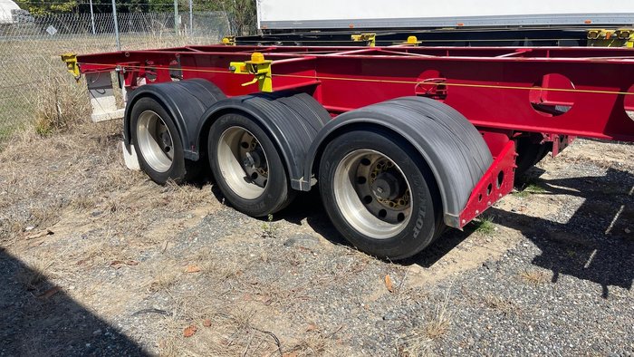2014 Vawdrey 40' Skeletal Trailer Red