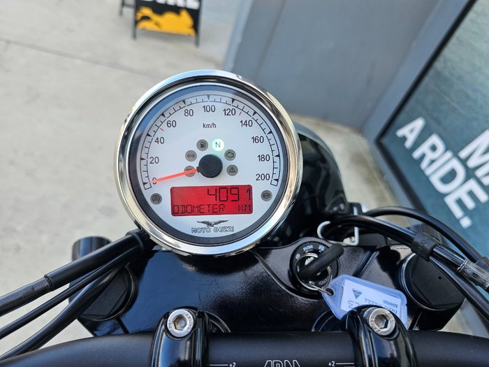 2017 MOTO GUZZI V9 BOBBER GREY