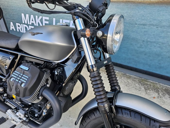 2017 MOTO GUZZI V9 BOBBER GREY