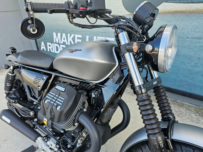 2017 MOTO GUZZI V9 BOBBER GREY