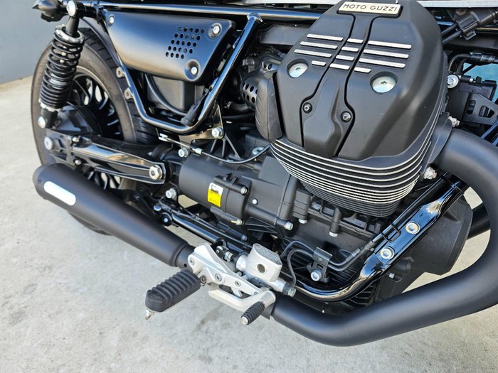 2017 MOTO GUZZI V9 BOBBER GREY