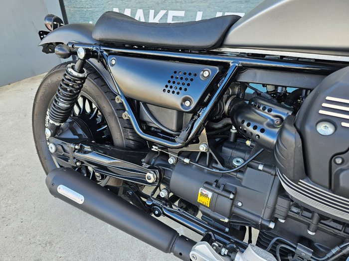 2017 MOTO GUZZI V9 BOBBER GREY