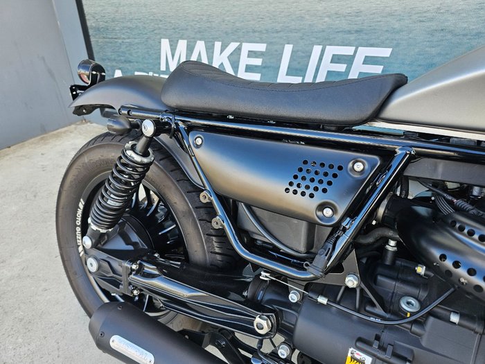 2017 MOTO GUZZI V9 BOBBER GREY