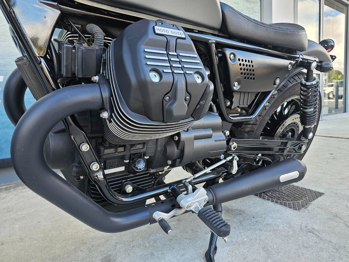 2017 MOTO GUZZI V9 BOBBER GREY