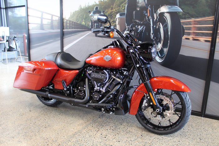 2025 Harley-davidson FLHRXS ROAD KING SPECIAL WHISKEY FIRE