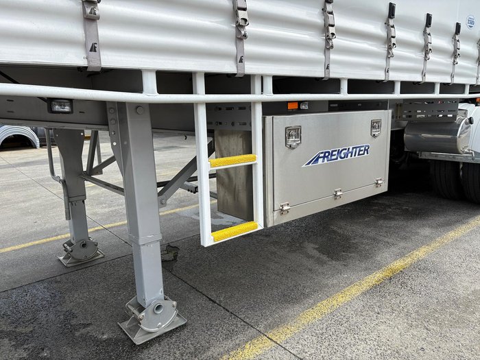 2024 MaxiTrans/CIMC St3 34 Pallet Sd B Double Curtain Siders