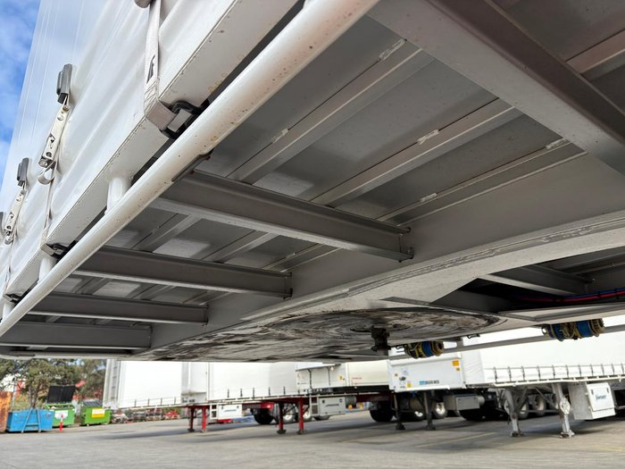 2024 MaxiTrans/CIMC St3 34 Pallet Sd B Double Curtain Siders