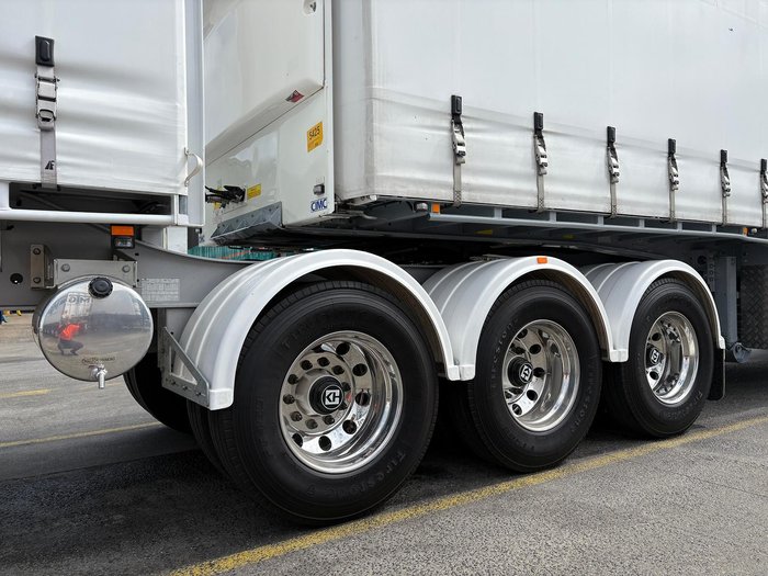 2024 MaxiTrans/CIMC St3 34 Pallet Sd B Double Curtain Siders