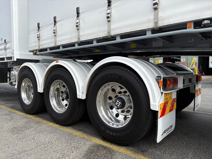 2024 MaxiTrans/CIMC St3 34 Pallet Sd B Double Curtain Siders