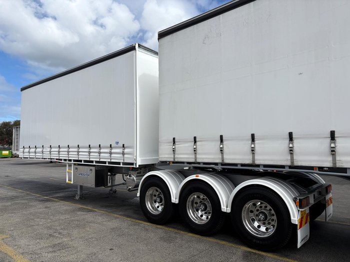 2024 MaxiTrans/CIMC St3 34 Pallet Sd B Double Curtain Siders