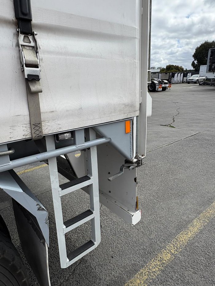 2024 MaxiTrans/CIMC St3 34 Pallet Sd B Double Curtain Siders