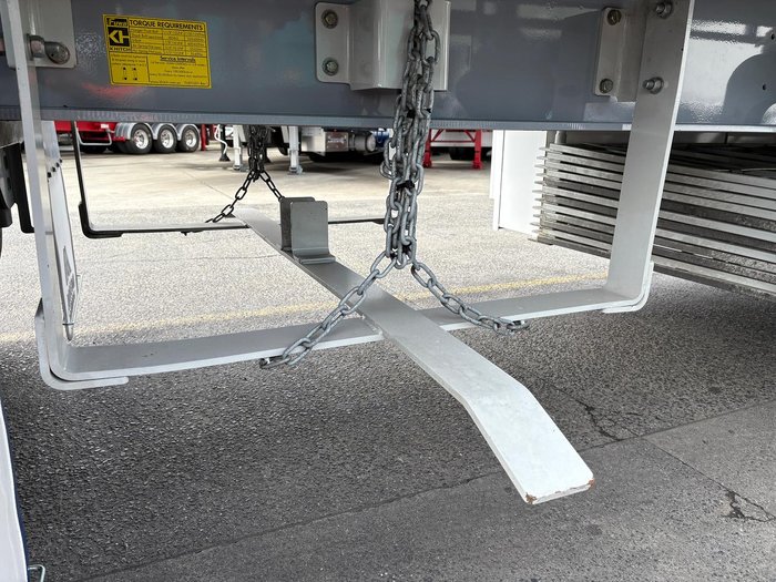 2024 MaxiTrans/CIMC St3 34 Pallet Sd B Double Curtain Siders
