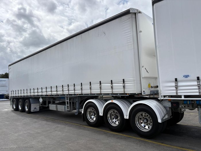 2024 MaxiTrans/CIMC St3 34 Pallet Sd B Double Curtain Siders