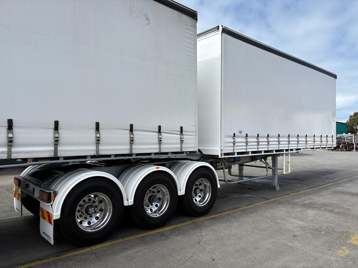 2024 MaxiTrans/CIMC St3 34 Pallet Sd B Double Curtain Siders