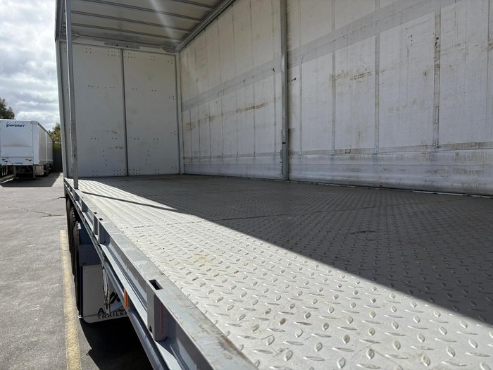 2024 MaxiTrans/CIMC St3 34 Pallet Sd B Double Curtain Siders