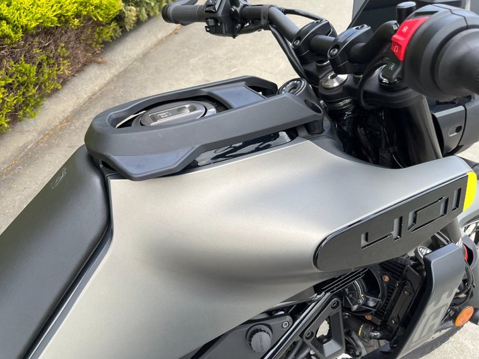 2024 Husqvarna SVARTPILEN 401 Grey