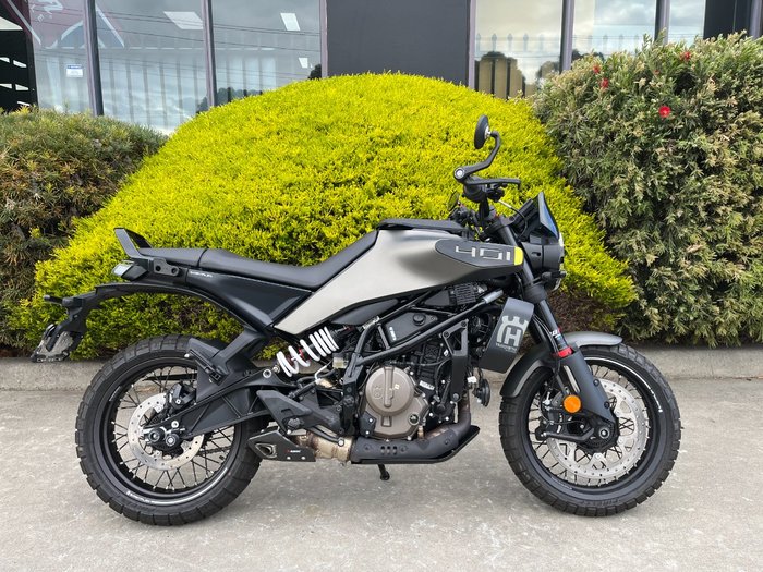 2024 Husqvarna SVARTPILEN 401 Grey