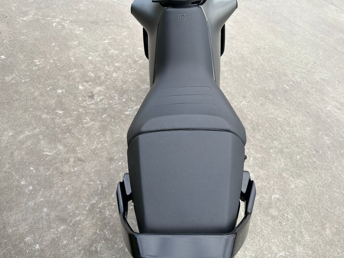 2024 Husqvarna SVARTPILEN 401 Grey