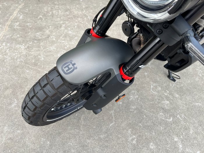 2024 Husqvarna SVARTPILEN 401 Grey