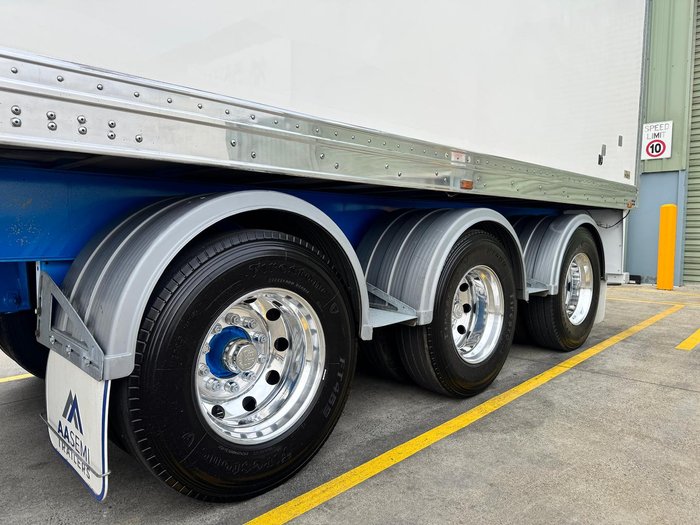 2011 Maxitrans St3 22 Pallet -28 Freezer Meat Hanger