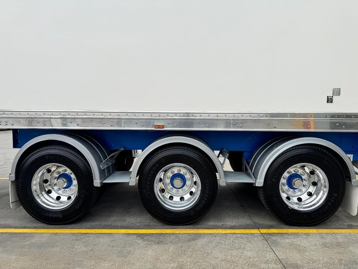 2011 Maxitrans St3 22 Pallet -28 Freezer Meat Hanger