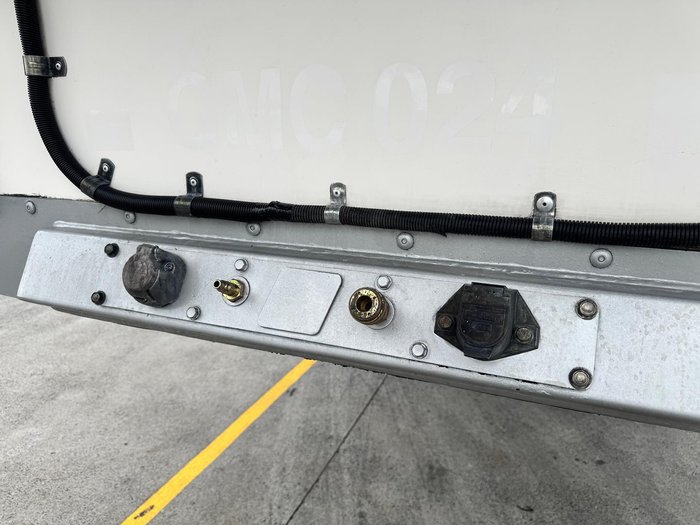 2011 Maxitrans St3 22 Pallet -28 Freezer Meat Hanger