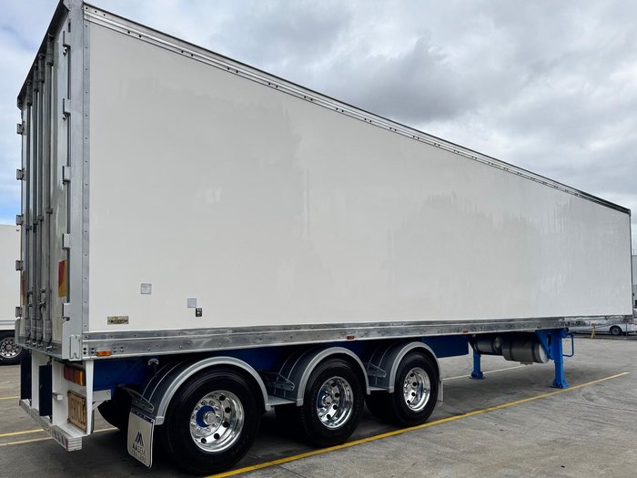 2011 Maxitrans St3 22 Pallet -28 Freezer Meat Hanger