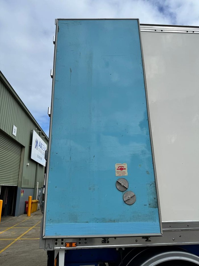 2011 Maxitrans St3 22 Pallet -28 Freezer Meat Hanger Blue