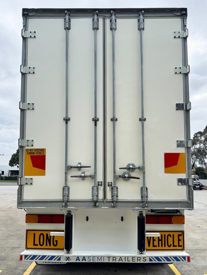 2011 Maxitrans St3 22 Pallet -28 Freezer Meat Hanger