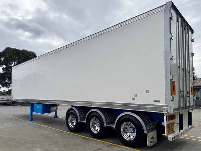 2011 Maxitrans St3 22 Pallet -28 Freezer Meat Hanger