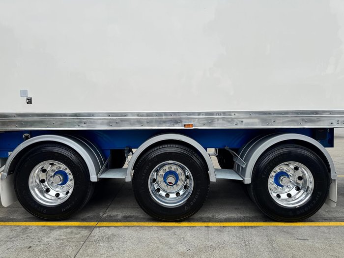 2011 Maxitrans St3 22 Pallet -28 Freezer Meat Hanger