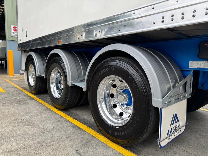 2011 Maxitrans St3 22 Pallet -28 Freezer Meat Hanger