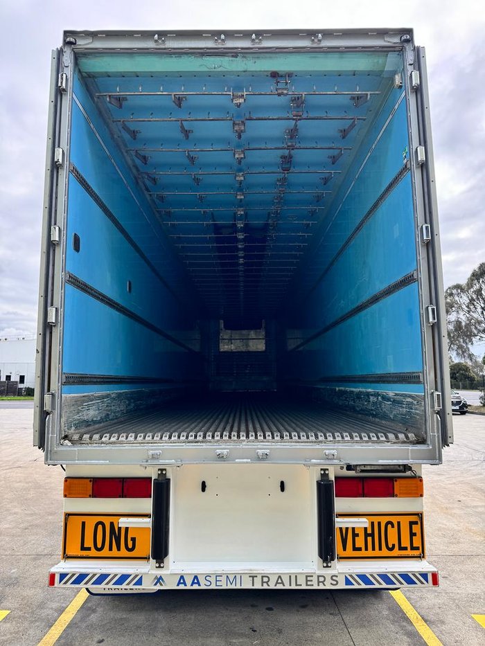 2011 Maxitrans St3 22 Pallet -28 Freezer Meat Hanger