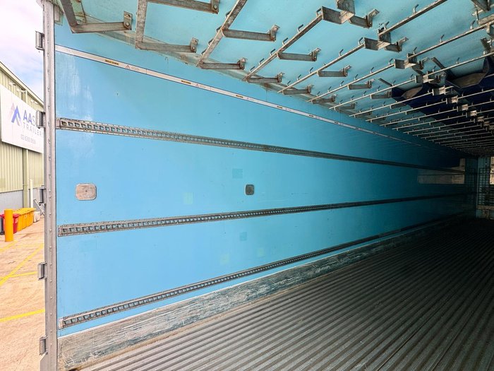 2011 Maxitrans St3 22 Pallet -28 Freezer Meat Hanger