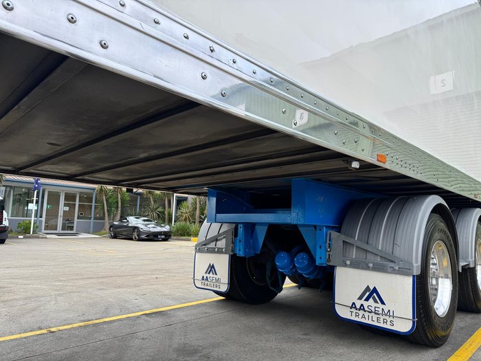 2011 Maxitrans St3 22 Pallet -28 Freezer Meat Hanger