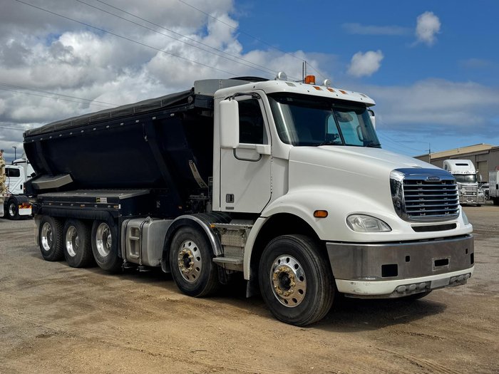 2012 Freightliner Columbia Cl112