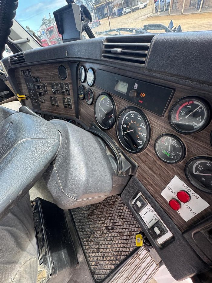 2012 Freightliner Columbia Cl112