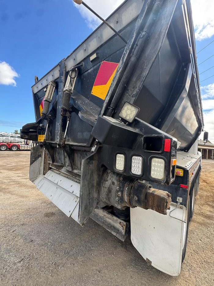 2012 Freightliner Columbia Cl112