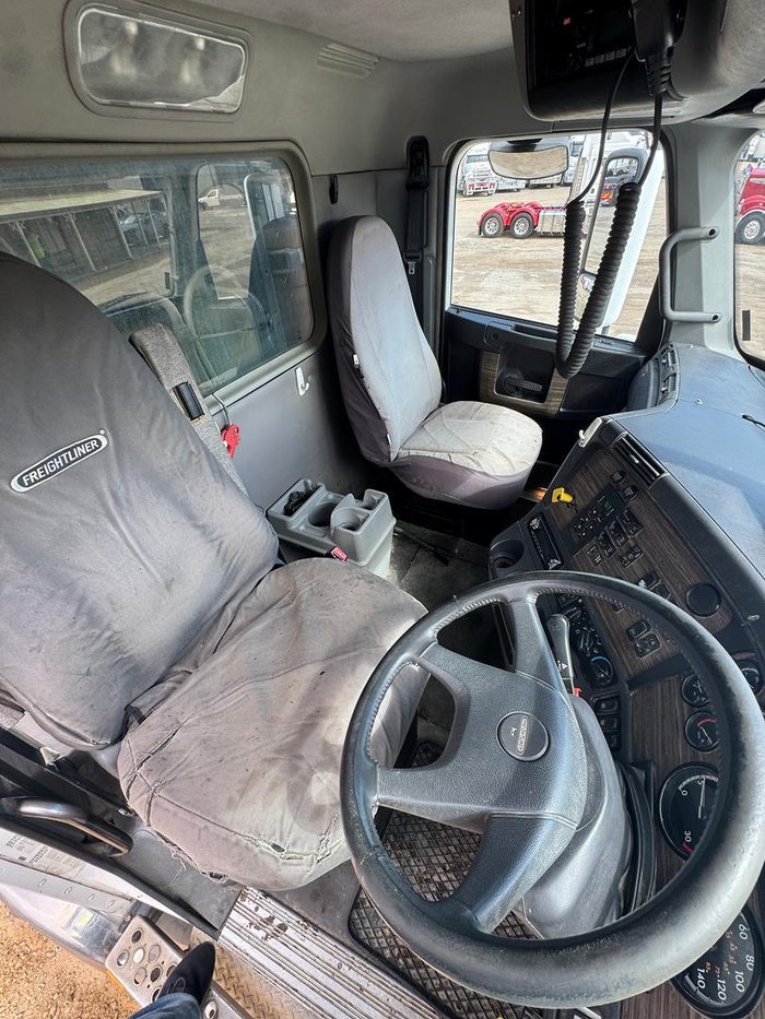 2012 Freightliner Columbia Cl112