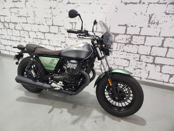 2021 Moto Guzzi V9 Bobber V9 Green