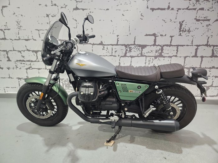 2021 Moto Guzzi V9 Bobber V9 Green