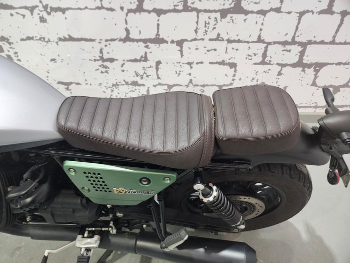2021 Moto Guzzi V9 Bobber V9 Green